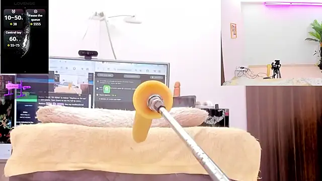 Paulina Davis  online show from March 11, 1:00 am