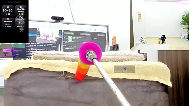 Paulina Davis  online show from April 9, 12:21 am