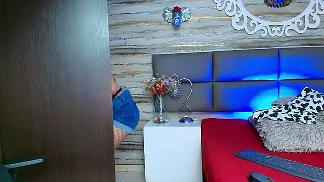 Snapshot of oliver__brown chatting on March 13, 8:22 pm oliver brown online show from March 13, 8:22 pm