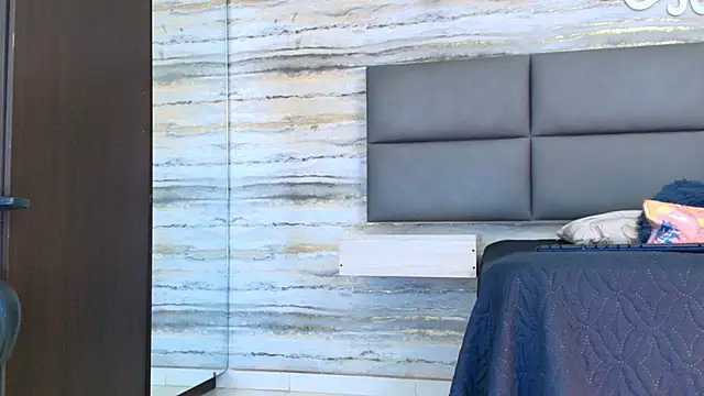 Snapshot of oliver__brown chatting on January 17, 11:52 pm oliver brown online show from January 17, 11:52 pm