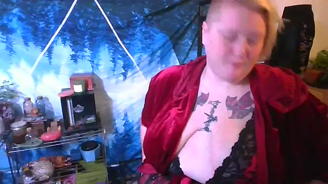 buxombosums online show from December 15, 7:12 am