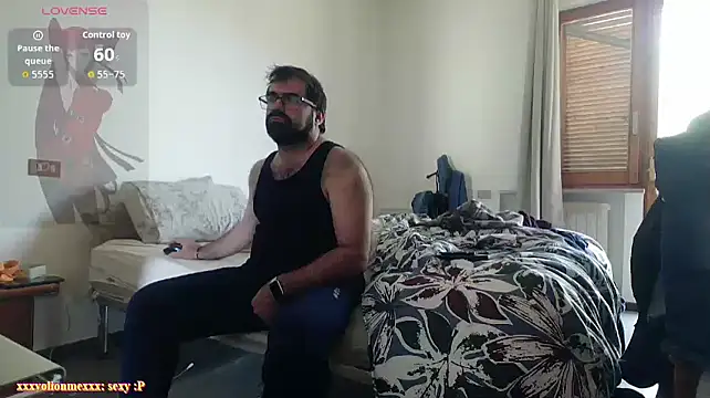 Snapshot of Attila985 chatting on April 9, 12:32 pm Attila985 online show from April 9, 12:32 pm