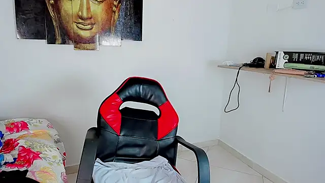 Snapshot of little_tsgirl_ chatting on February 7, 1:26 pm little tsgirl online show from February 7, 1:26 pm