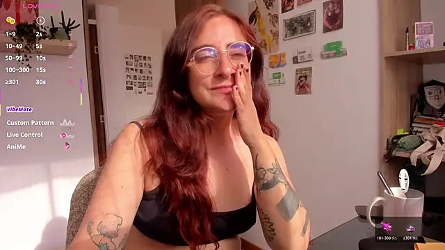 Snapshot of linda_giggle chatting on June 17, 1:01 pm linda giggle online show from June 17, 1:01 pm