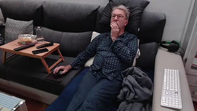 Nudelschwanz online show from March 3, 5:53 am