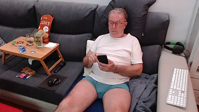 Nudelschwanz online show from March 10, 6:23 pm