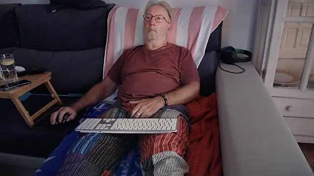 Nudelschwanz online show from October 12, 4:39 pm