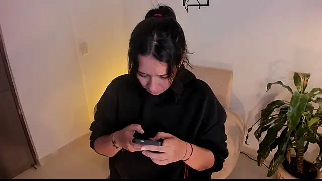 Amber  Davis online show from November 20, 8:30 pm