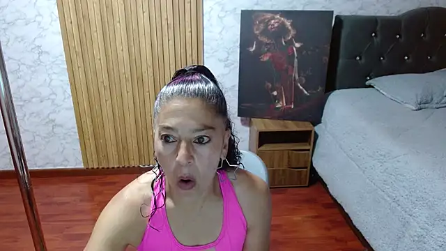 Anitta muscle online show from April 10, 8:57 pm