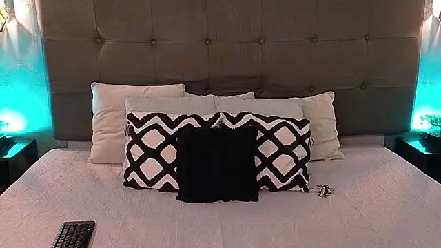 Madisonsmiith online show from March 15, 3:51 am