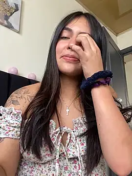 Snapshot of DaphneUwu chatting on March 12, 5:49 pm DaphneUwu online show from March 12, 5:49 pm