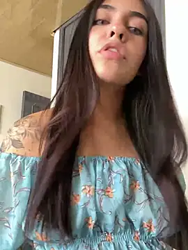 Snapshot of DaphneUwu chatting on March 16, 4:34 pm DaphneUwu online show from March 16, 4:34 pm