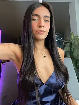 Snapshot of DaphneUwu chatting on July 9, 1:42 am DaphneUwu online show from July 9, 1:42 am
