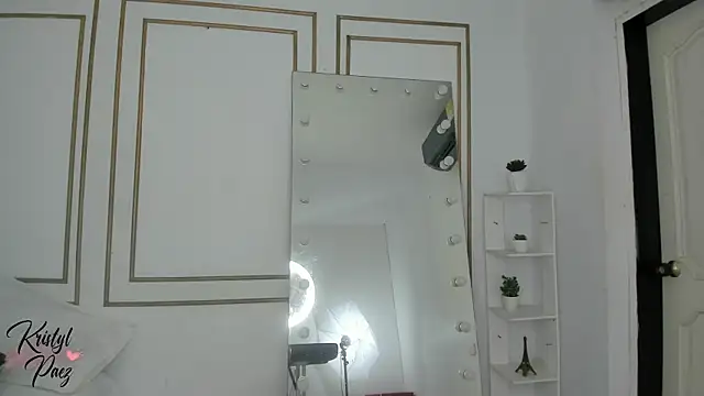 kristyl paez online show from December 1, 7:41 pm