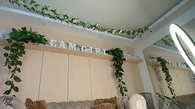 kristyl paez online show from February 9, 7:51 pm