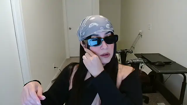 Snapshot of Sassy_Latina chatting on October 16, 3:29 am Sassy Latina online show from October 16, 3:29 am