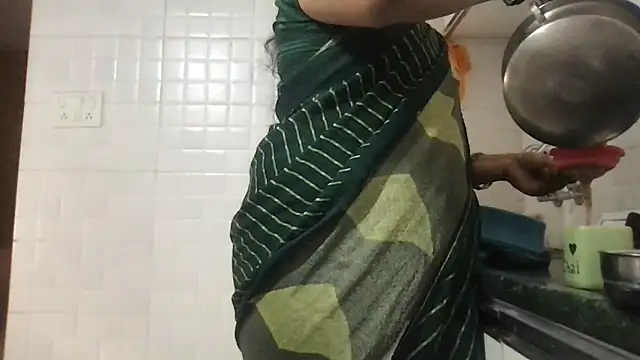 Snapshot of Riyasingh9 chatting on February 26, 3:21 am Riyasingh9 online show from February 26, 3:21 am