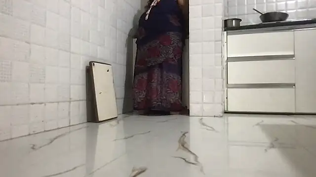 Snapshot of Riyasingh9 chatting on September 30, 3:33 am Riyasingh9 online show from September 30, 3:33 am