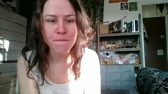 SuzieWanKenobi online show from December 4, 1:53 pm