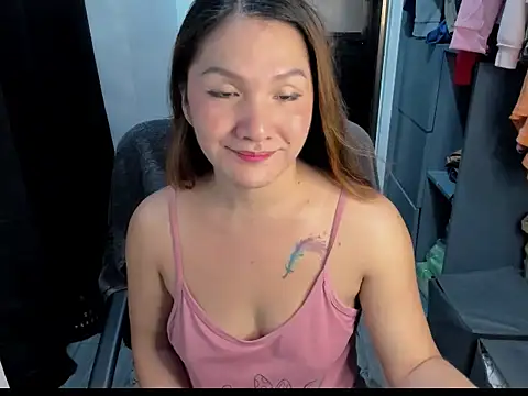 Snapshot of soooooANGEL chatting on November 3, 1:40 am soooooANGEL online show from November 3, 1:40 am