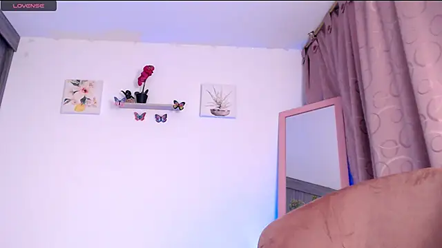 Annaross2 online show from February 26, 4:14 pm