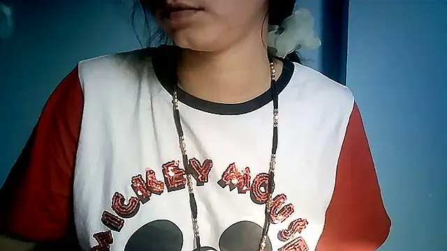 Snapshot of lovelydesi21 chatting on December 19, 5:07 am lovelydesi21 online show from December 19, 5:07 am