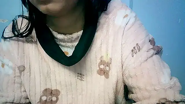 Snapshot of lovelydesi21 chatting on December 20, 7:39 pm lovelydesi21 online show from December 20, 7:39 pm