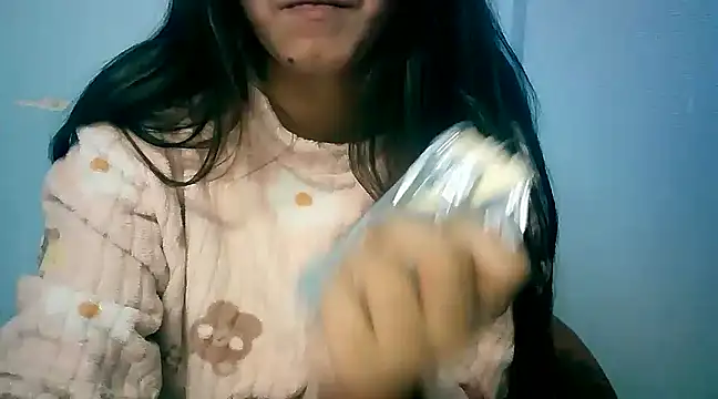 Snapshot of lovelydesi21 chatting on December 21, 6:02 pm lovelydesi21 online show from December 21, 6:02 pm