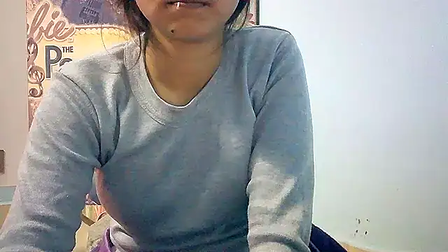 Snapshot of lovelydesi21 chatting on January 10, 2:34 pm lovelydesi21 online show from January 10, 2:34 pm