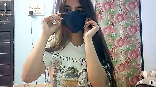 Snapshot of lovelydesi21 chatting on January 12, 5:33 pm lovelydesi21 online show from January 12, 5:33 pm