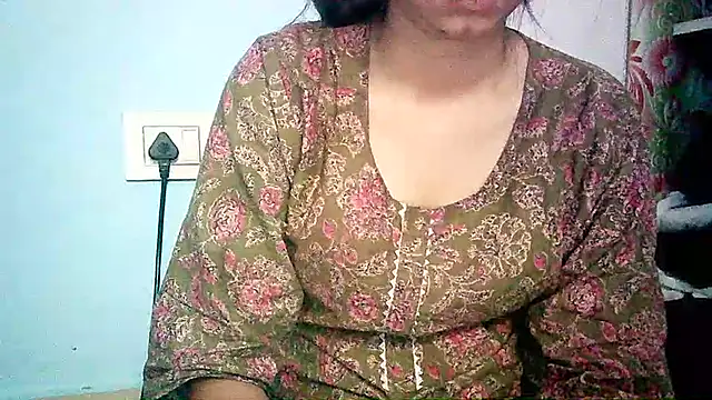 Snapshot of lovelydesi21 chatting on March 16, 10:44 am lovelydesi21 online show from March 16, 10:44 am