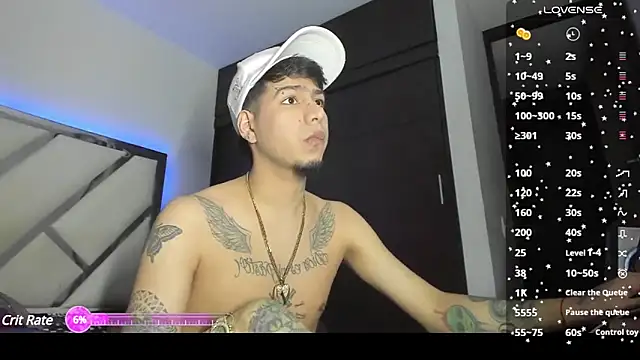 Snapshot of zack_isaac777 chatting on January 7, 5:43 am zack isaac777 online show from January 7, 5:43 am