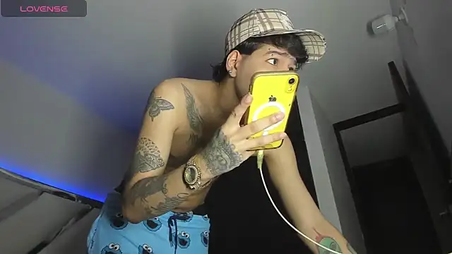 Snapshot of zack_isaac777 chatting on March 4, 9:00 pm zack isaac777 online show from March 4, 9:00 pm