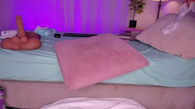 Snapshot of swt_kahia chatting on February 15, 6:12 am swt kahia online show from February 15, 6:12 am