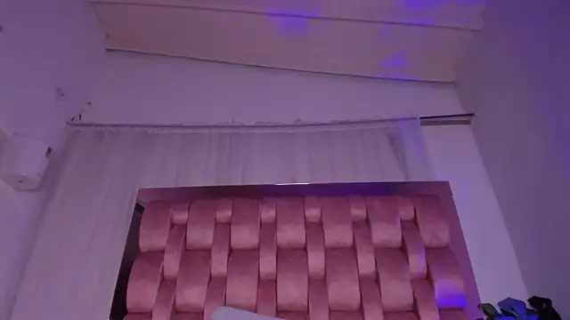 Snapshot of swt_kahia chatting on November 9, 12:09 am swt kahia online show from November 9, 12:09 am