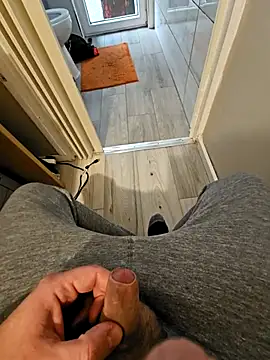 Snapshot of cross10 chatting on December 17, 3:18 pm cross10 online show from December 17, 3:18 pm