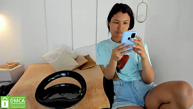 Snapshot of sexychanell_18 chatting on March 6, 3:45 pm sexychanell 18 online show from March 6, 3:45 pm