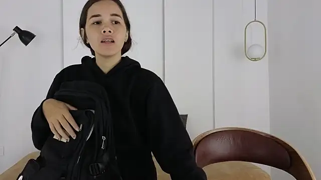 Snapshot of sexychanell_18 chatting on December 19, 1:07 pm sexychanell 18 online show from December 19, 1:07 pm