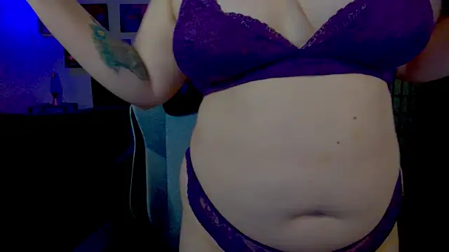 KiraSpitQueen online show from March 2, 4:25 am