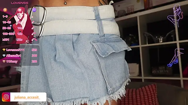 Snapshot of caroline_cossei chatting on January 4, 5:27 am caroline cossei online show from January 4, 5:27 am