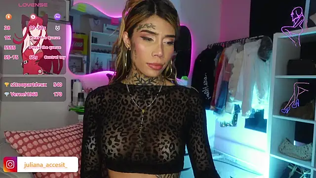 Snapshot of caroline_cossei chatting on January 12, 11:28 am caroline cossei online show from January 12, 11:28 am