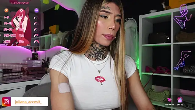 Snapshot of caroline_cossei chatting on January 15, 8:37 pm caroline cossei online show from January 15, 8:37 pm