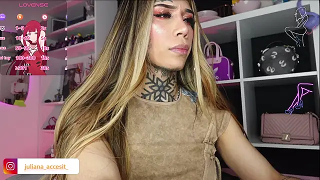 Snapshot of caroline_cossei chatting on February 8, 6:22 am caroline cossei online show from February 8, 6:22 am