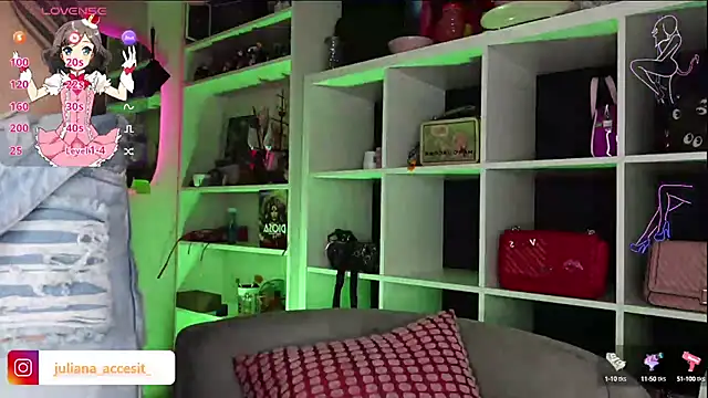 Snapshot of caroline_cossei chatting on February 19, 10:09 pm caroline cossei online show from February 19, 10:09 pm