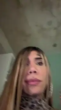 Snapshot of caroline_cossei chatting on March 10, 5:43 am caroline cossei online show from March 10, 5:43 am