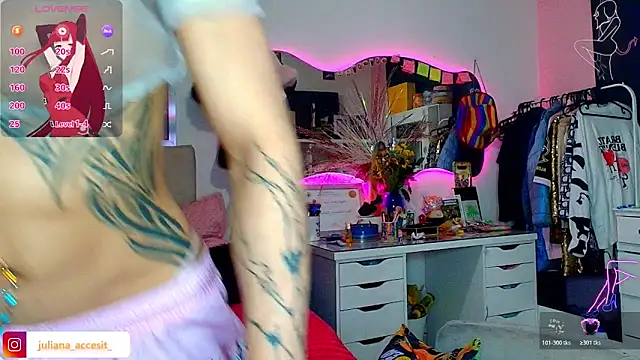 caroline cossei online show from March 11, 12:33 pm