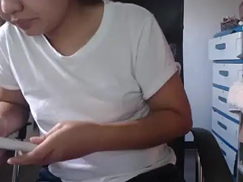 xTheLastVIRGINx online show from January 23, 6:17 am