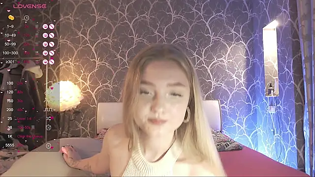 MiaMiaMeow online show from November 21, 4:05 pm