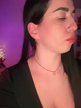 Snapshot of Emylia chatting on December 14, 9:35 pm Emylia online show from December 14, 9:35 pm