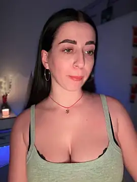 Snapshot of Emylia chatting on December 16, 7:00 pm Emylia online show from December 16, 7:00 pm